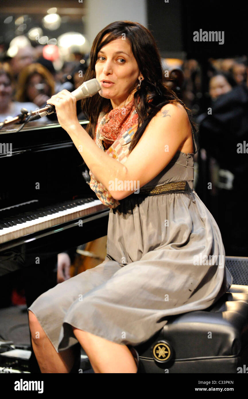Chantal Kreviazuk Stock Photos & Chantal Kreviazuk Stock Images - Alamy