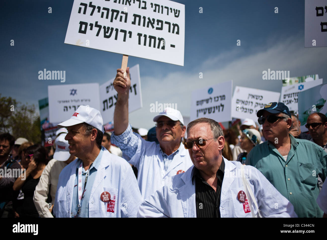 Thousands of doctors and med students demonstrate opposite Knesset. Jerusalem, Israel. 27/04/2011. Stock Photo