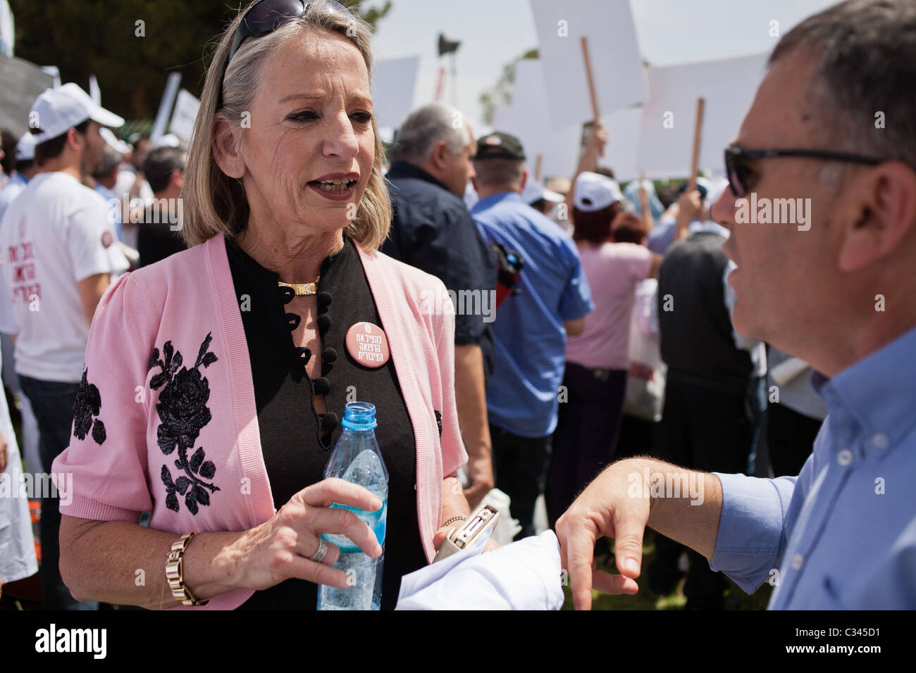 Thousands of doctors and med students demonstrate opposite Knesset. Jerusalem, Israel. 27/04/2011. Stock Photo