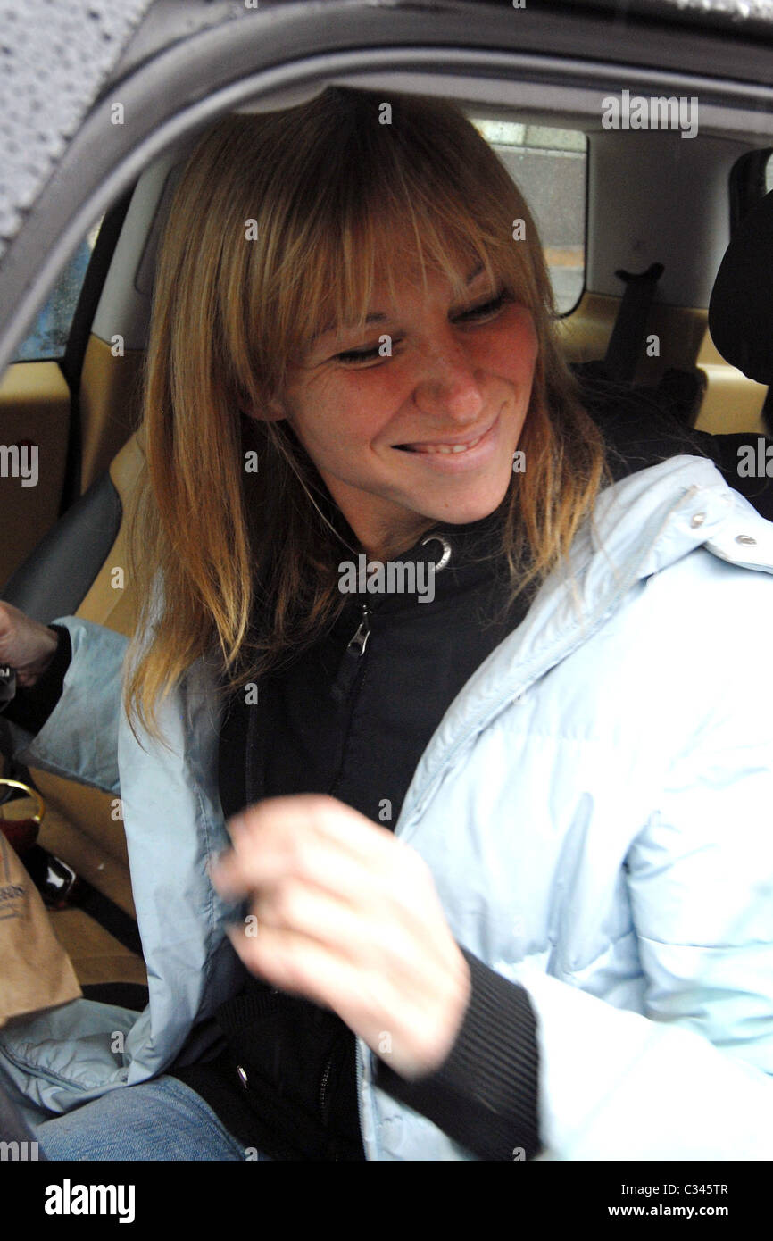 Debbie Gibson, wearing no makeup, makes a quick stop and parks her mini  cooper outside a medical building in Beverly Hills Los Stock Photo - Alamy