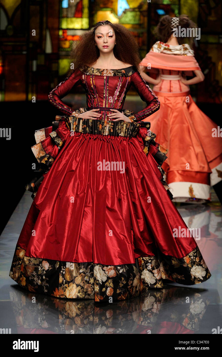 Paris Fashion Week - Spring/Summer 2009 - Christian Dior - Catwalk ...