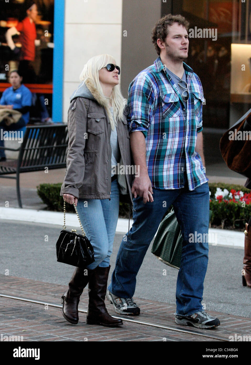 The House Bunny' star Anna Faris out shopping in Hollywood with 'Bride Wars' actor Chris Pratt Los Angeles, California - Stock Photo