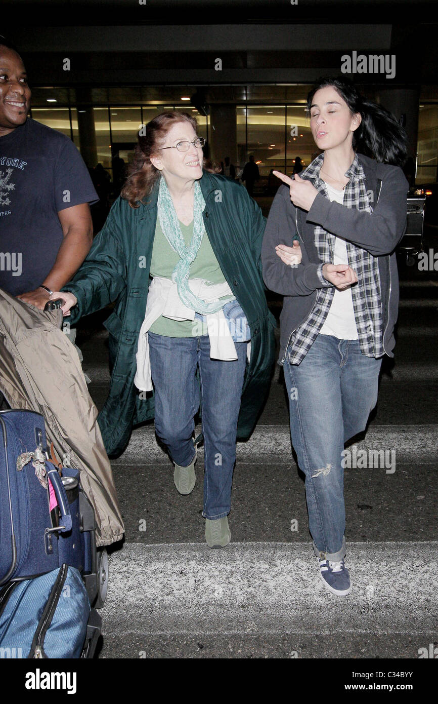 Sarah Silverman, her mother Beth Ann O'Hara, and adopted brother arrive at LAX airport on a Delta flight from New York City Los Stock Photo