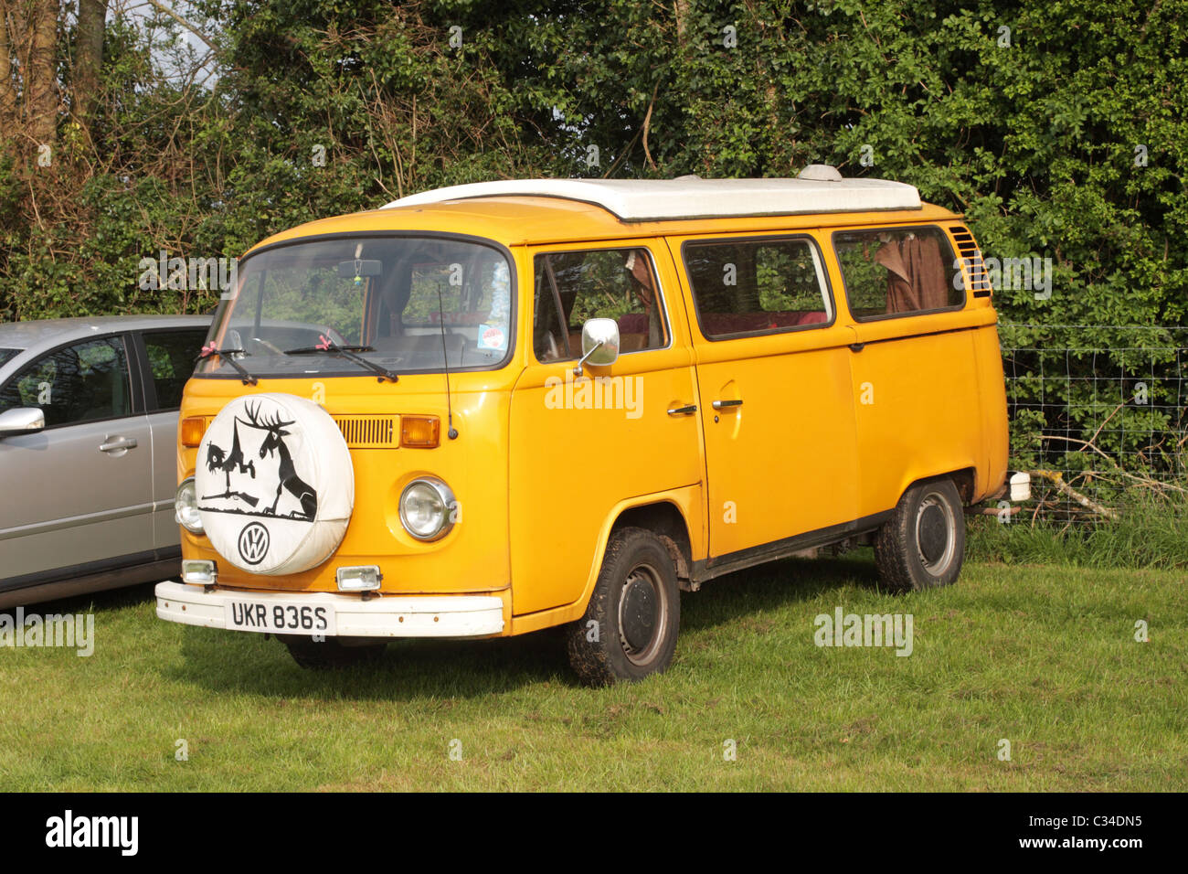 2 MTS Qualità Arancione & Marrone Tweed tappezzeria stoffa sedili VW Camper Van 