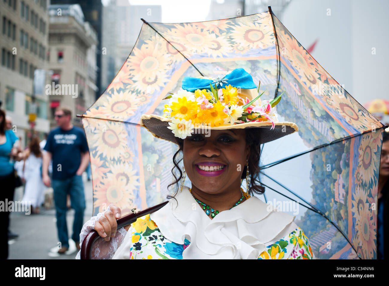 Thousands turn out on a warm and sunny Easter Sunday in New York Stock Photo