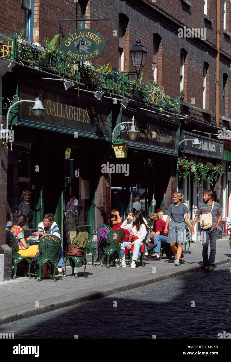 Pubs de temple bar hi-res stock photography and images - Alamy