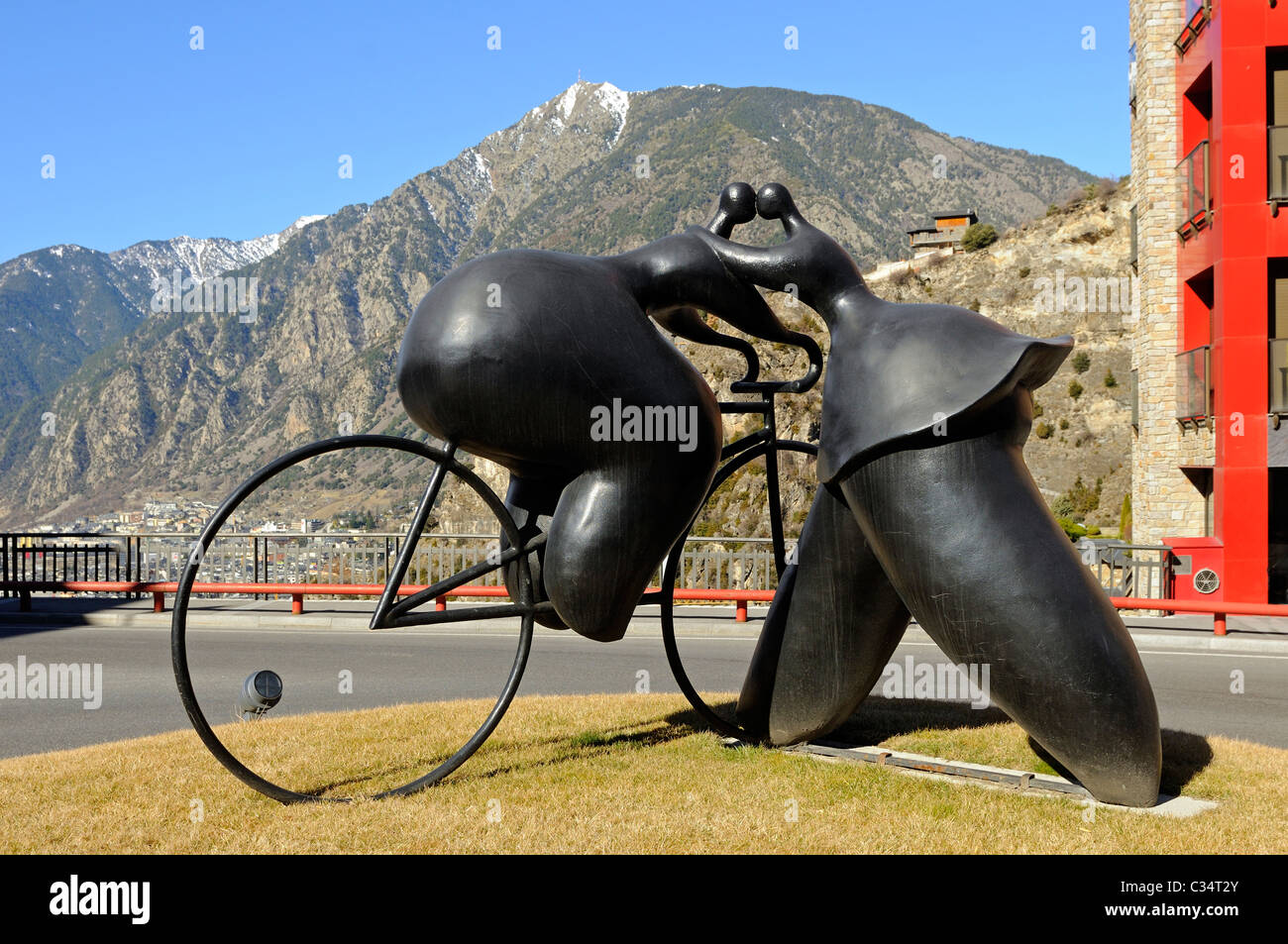 Sculpture 'Winner kiss' by Jean-Louis Toutain, Escaldes-Engordany, Principality of Andorra Stock Photo