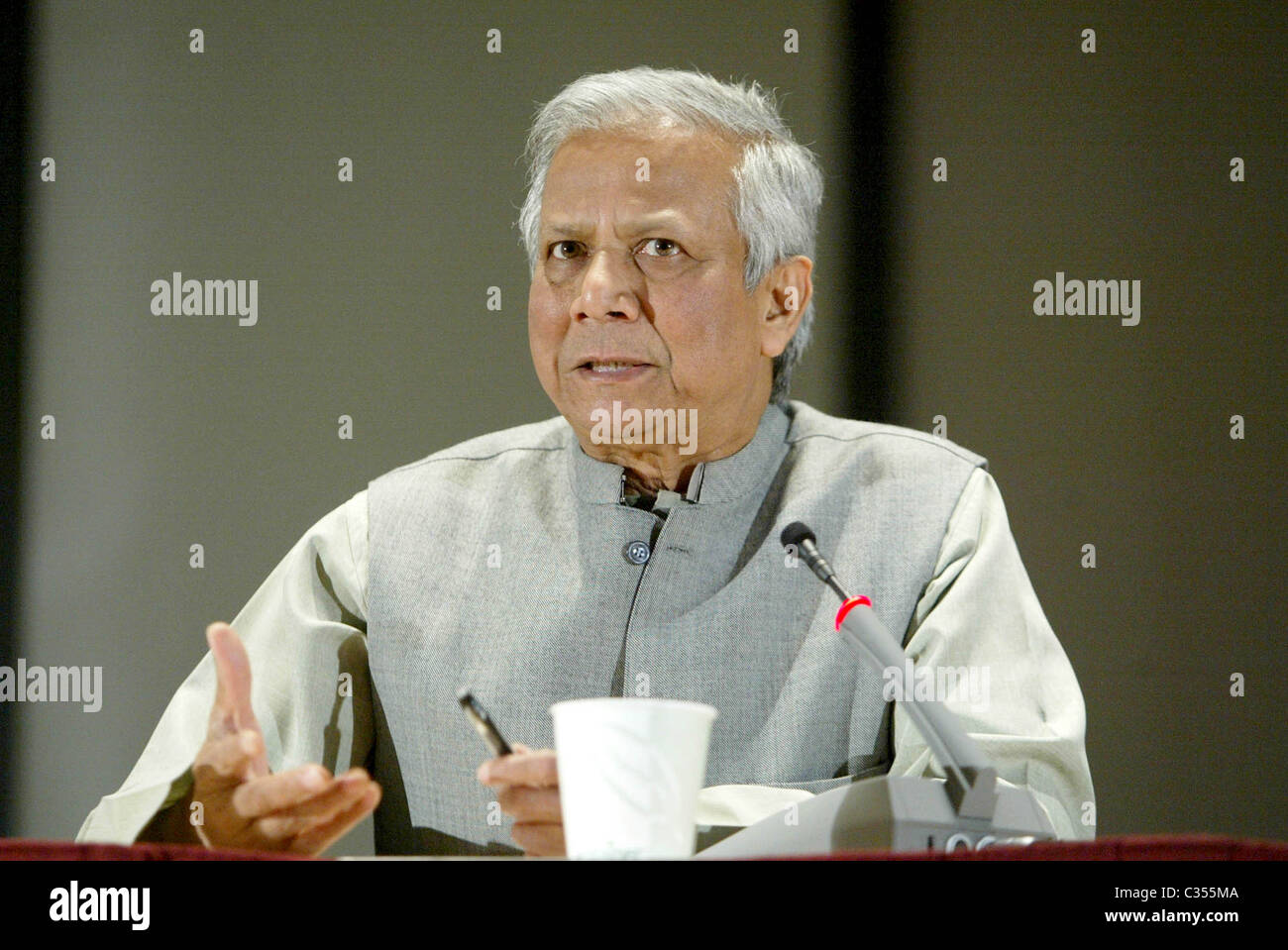 Muhammad Yunus Microfinance Pioneer Muhammad Yunus Who Won The Nobel