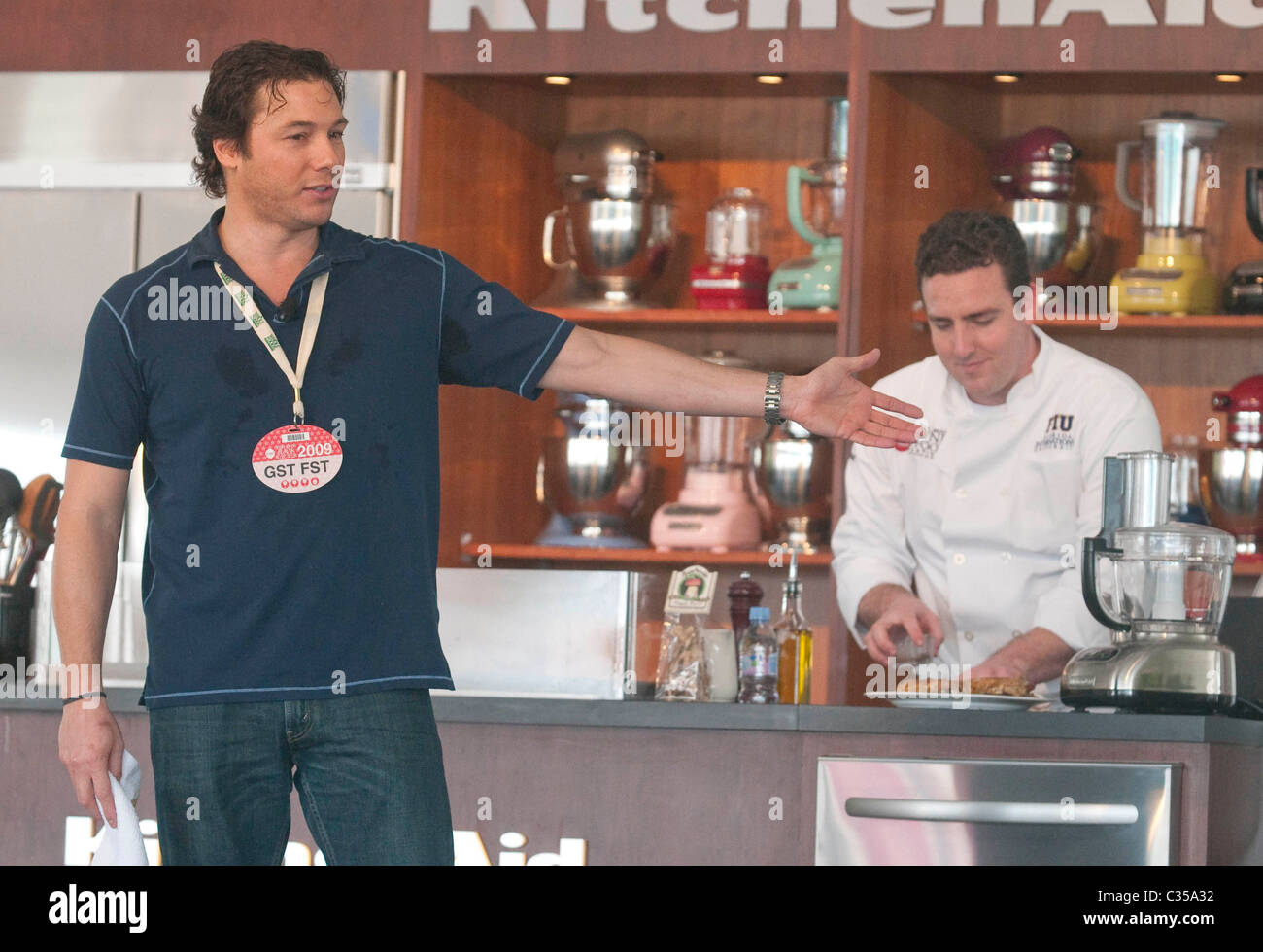 Cooking Personality Rocco DiSpirito gives a cooking demonstration assisted by FIU School of Hospitality student Kevin Purdy Stock Photo