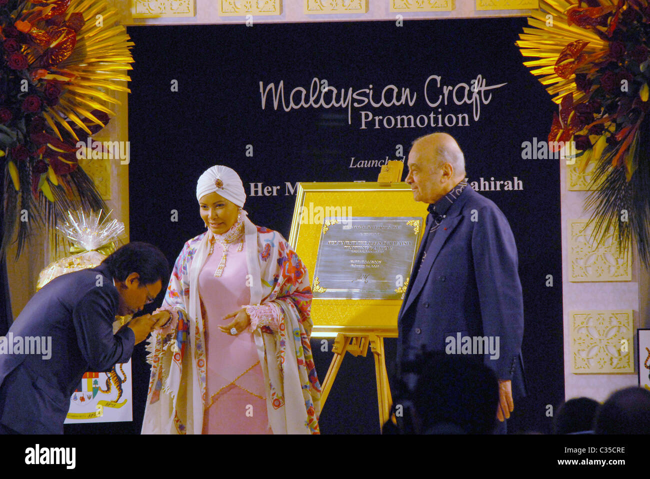 Queen Tuanku Nur Zahirah of Malaysia and Harrods owner, Mohammed Al-Fayed The King and Queen of Malaysia attend a launch Stock Photo