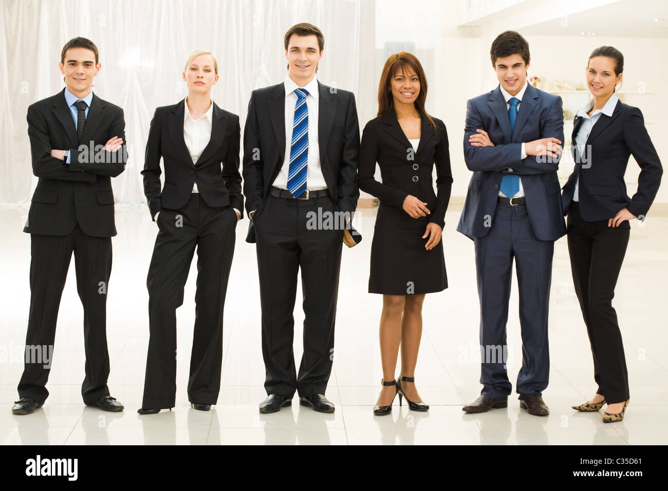 Businessteam standing in row hi-res stock photography and images - Alamy