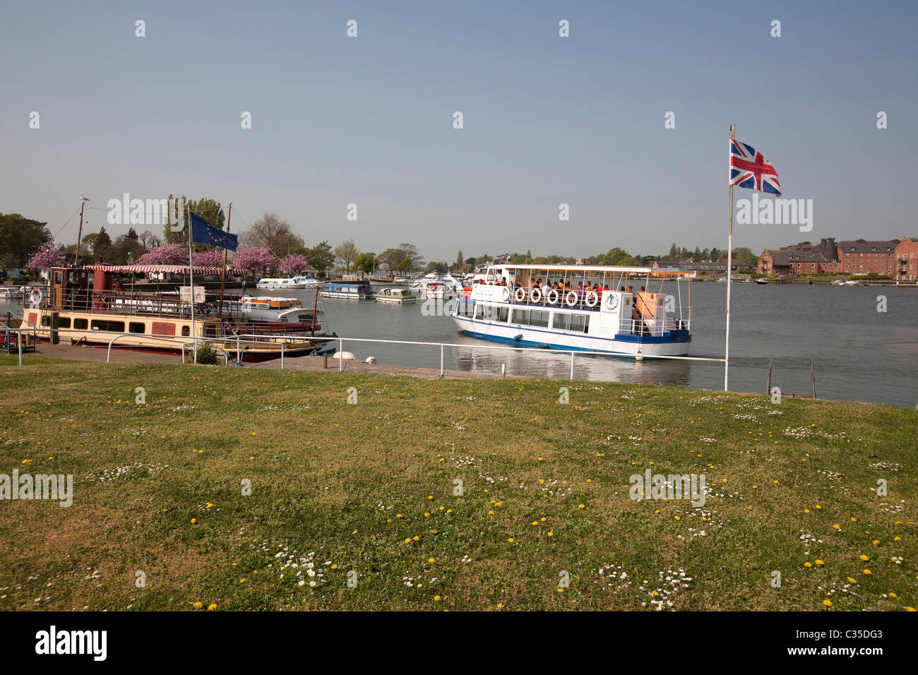 Oulton Broad Suffolk Norfolk Broads Stock Photo Alamy