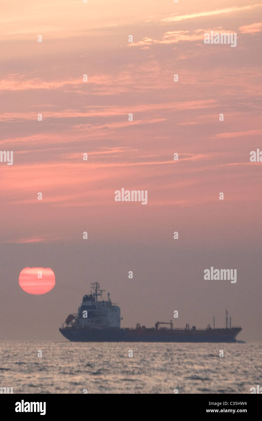 Sun Setting Low Setting low sun hi-res stock photography and images - Alamy