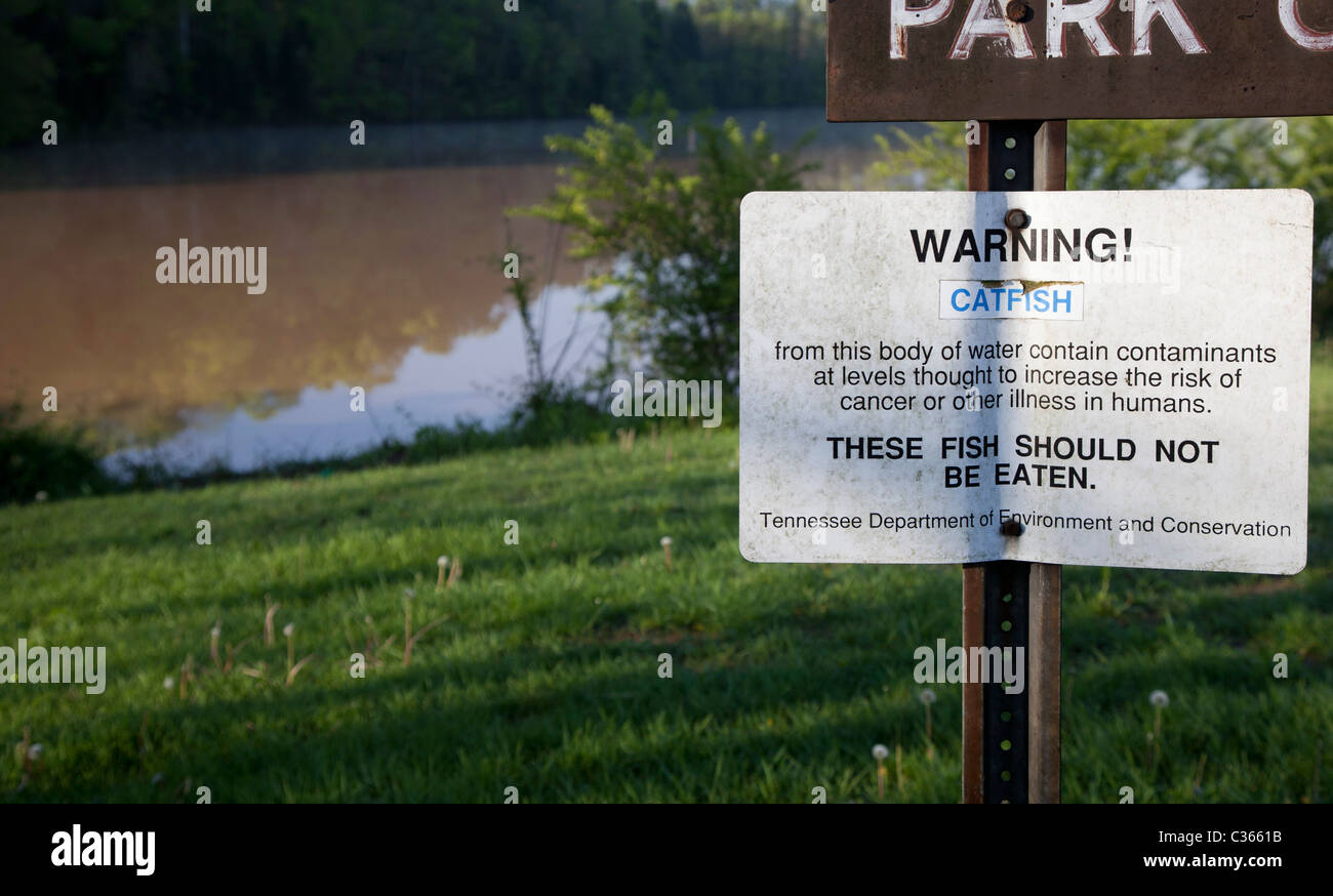 Oak Ridge, Tennessee - A sign warns against catfish from the Clinch River because of the risk of cancer from contaminants. Stock Photo