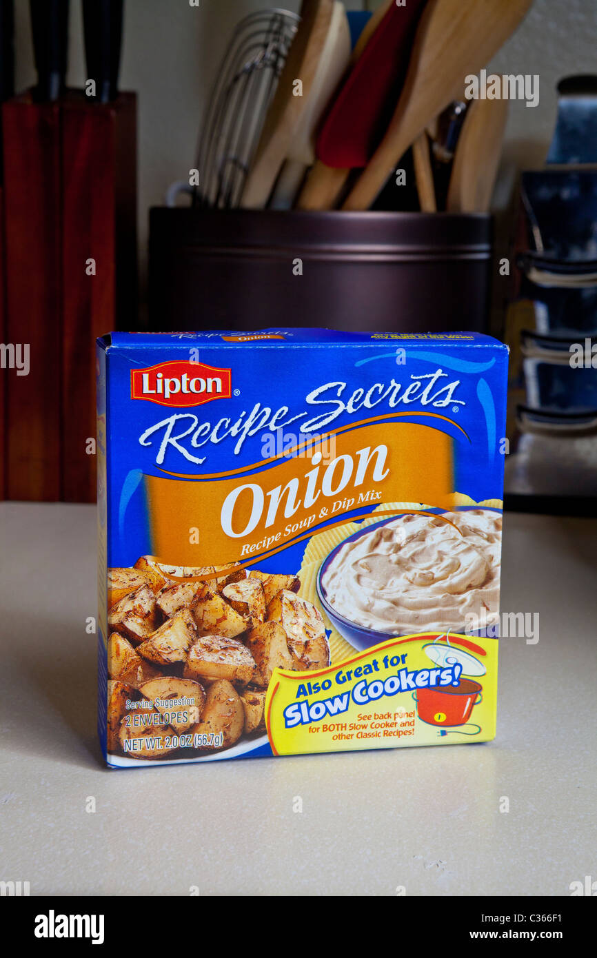 https://c8.alamy.com/comp/C366F1/a-package-of-lipton-onion-soup-mix-C366F1.jpg