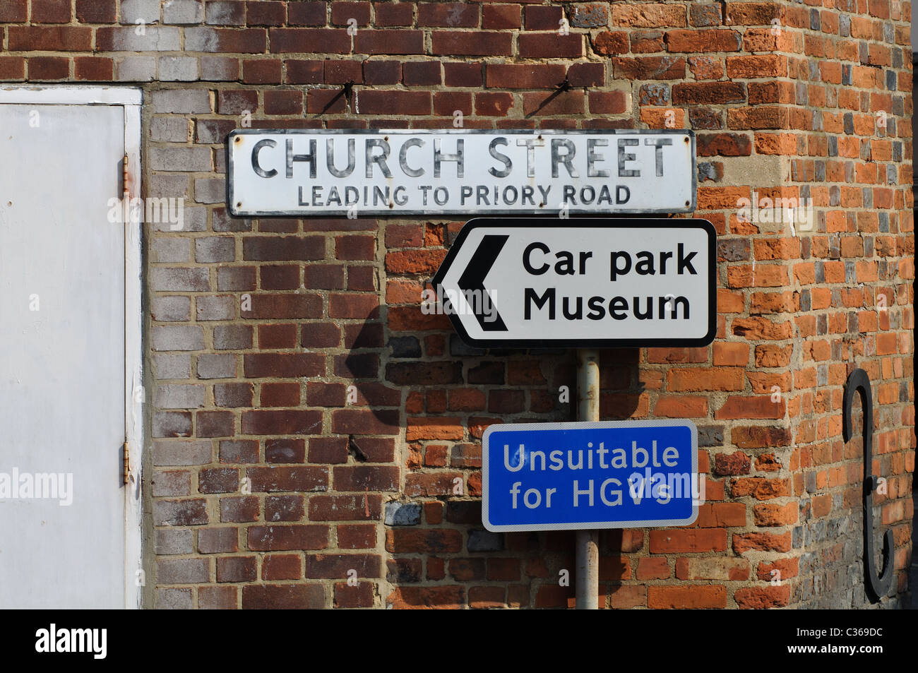 Wantage Sign Signs in Wantage town centre, Oxfordshire, England, UK Stock Photo - Alamy