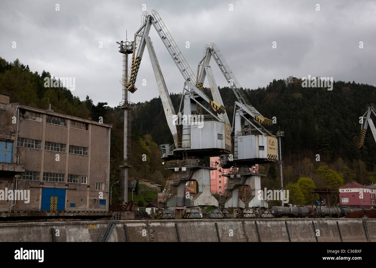 Old cranes hi-res stock photography and images - Alamy