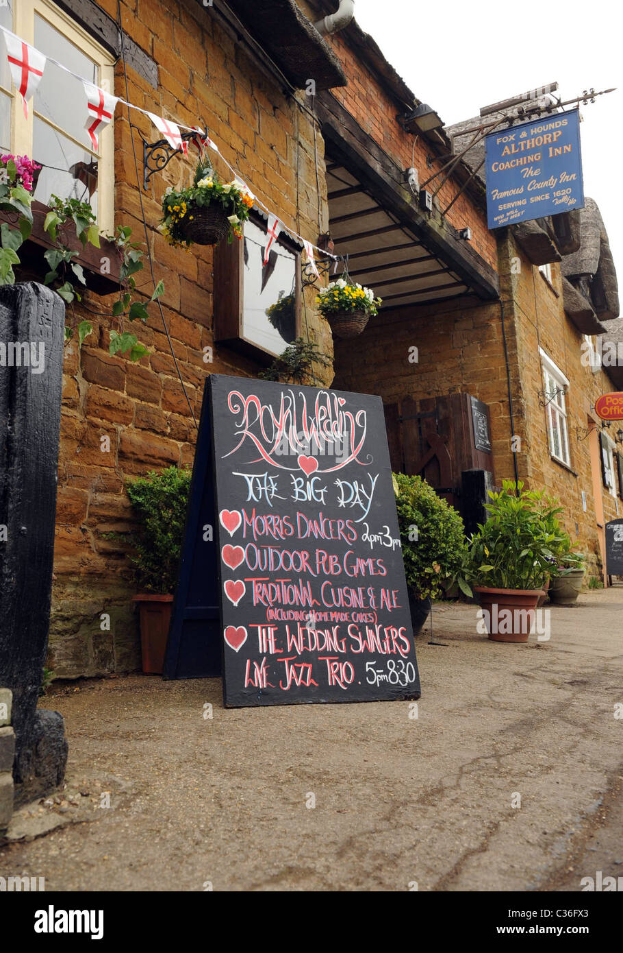 The Wedding of Prince William and Catherine Middleton. 29th April 2011. The Fox and Hounds Althorp Pub ready for the big day on Stock Photo