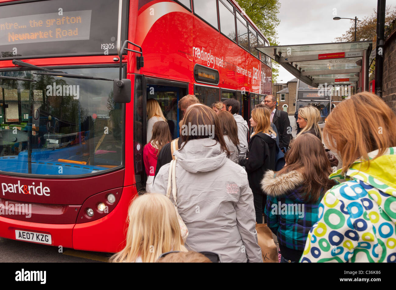 Queue For A Bus High Resolution Stock Photography and Images Alamy