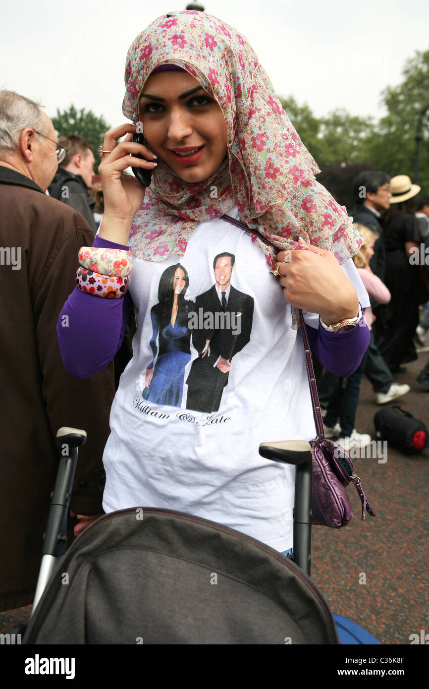 Muslim woman wears a t-shirt of the royal couple Prince William and Kate  Middleton during their wedding at Buckingham Palace Stock Photo - Alamy