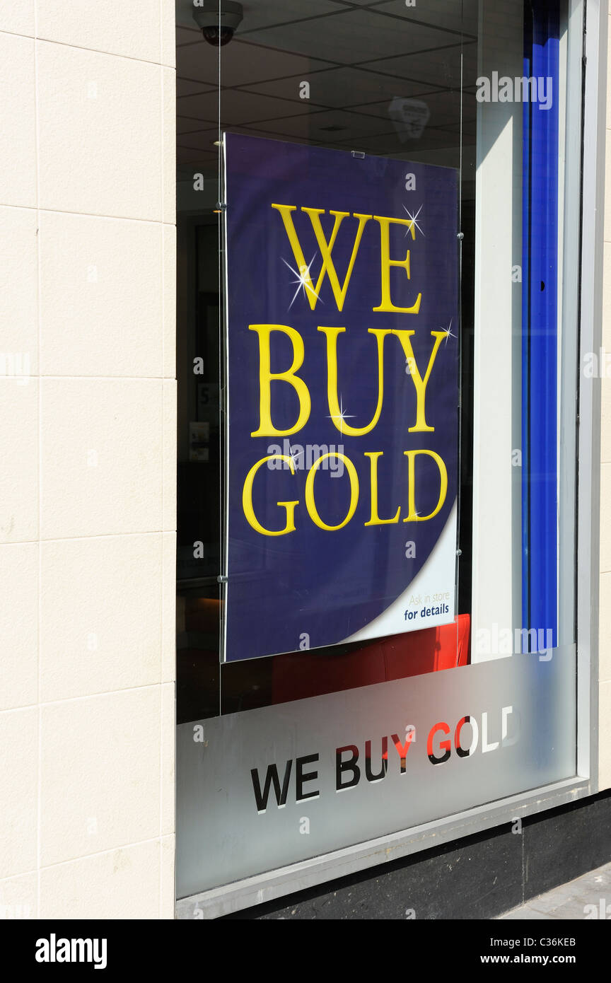 Stock photo of a shop in Nottingham city centre declaring that they buy gold. Stock Photo