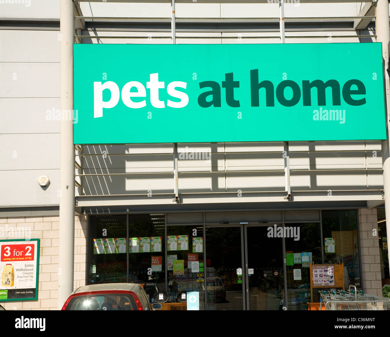 Pets at home hires stock photography and images Alamy