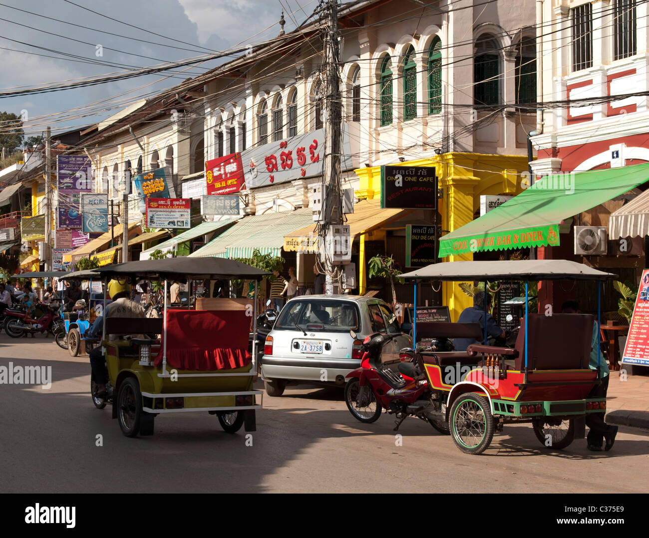 Tuk-tuks in the main shopping and restaurant street near the old market, Siem Reap, Cambodia Stock Photo