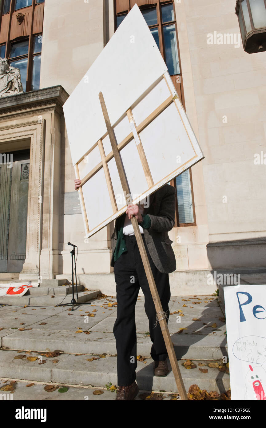 Ivor davies artist hires stock photography and images Alamy