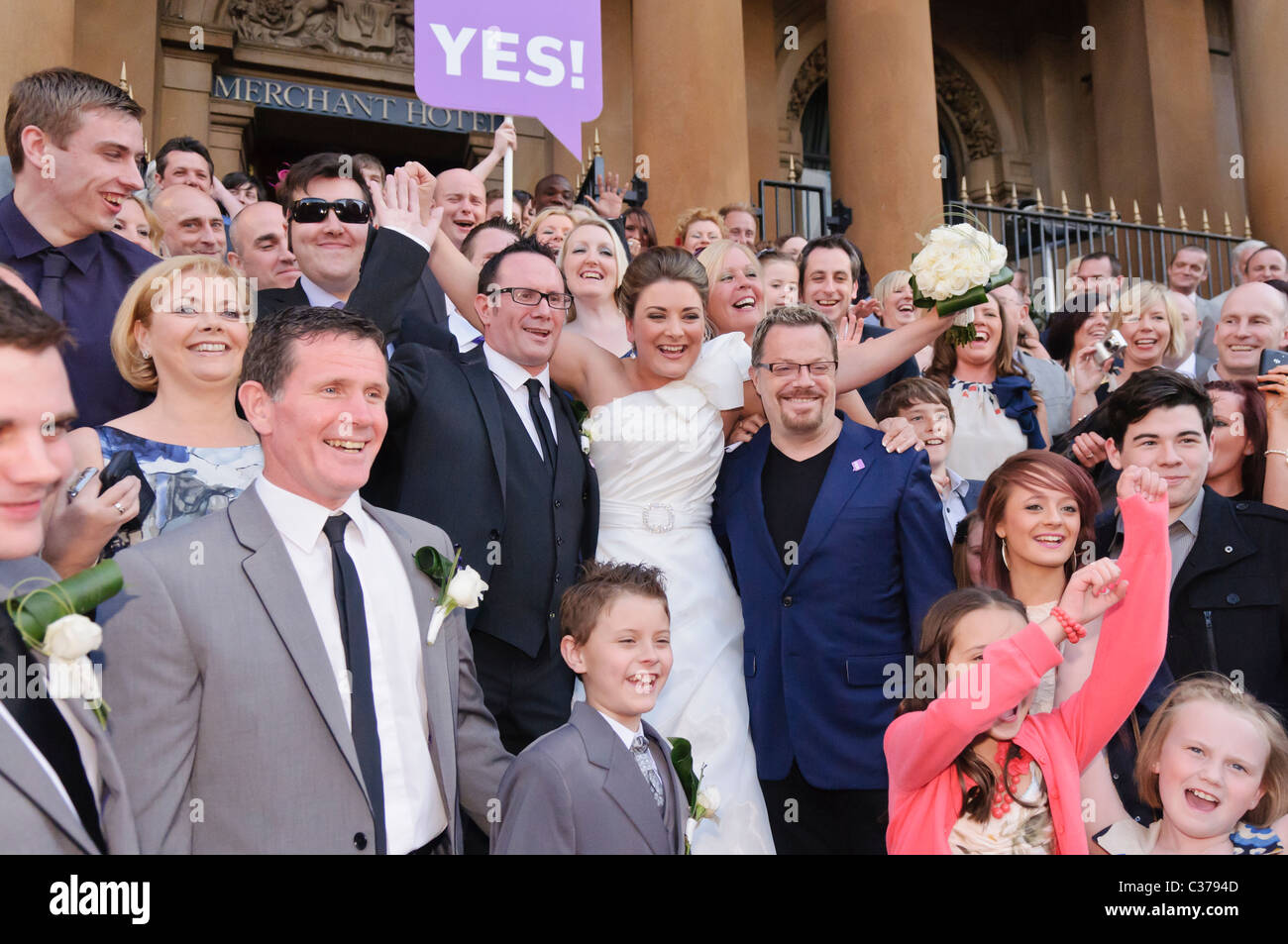 Eddie Izzard gatecrashes a wedding in Belfast while campaigning for people to vote 'YES' to the Alternative Vote Stock Photo