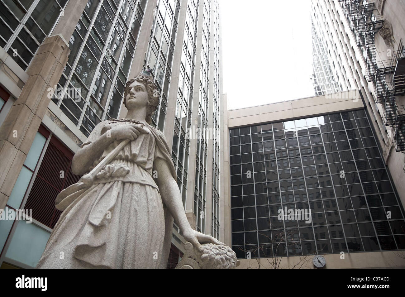 Statue in front of the Chicago Board of Trade Building Stock Photo