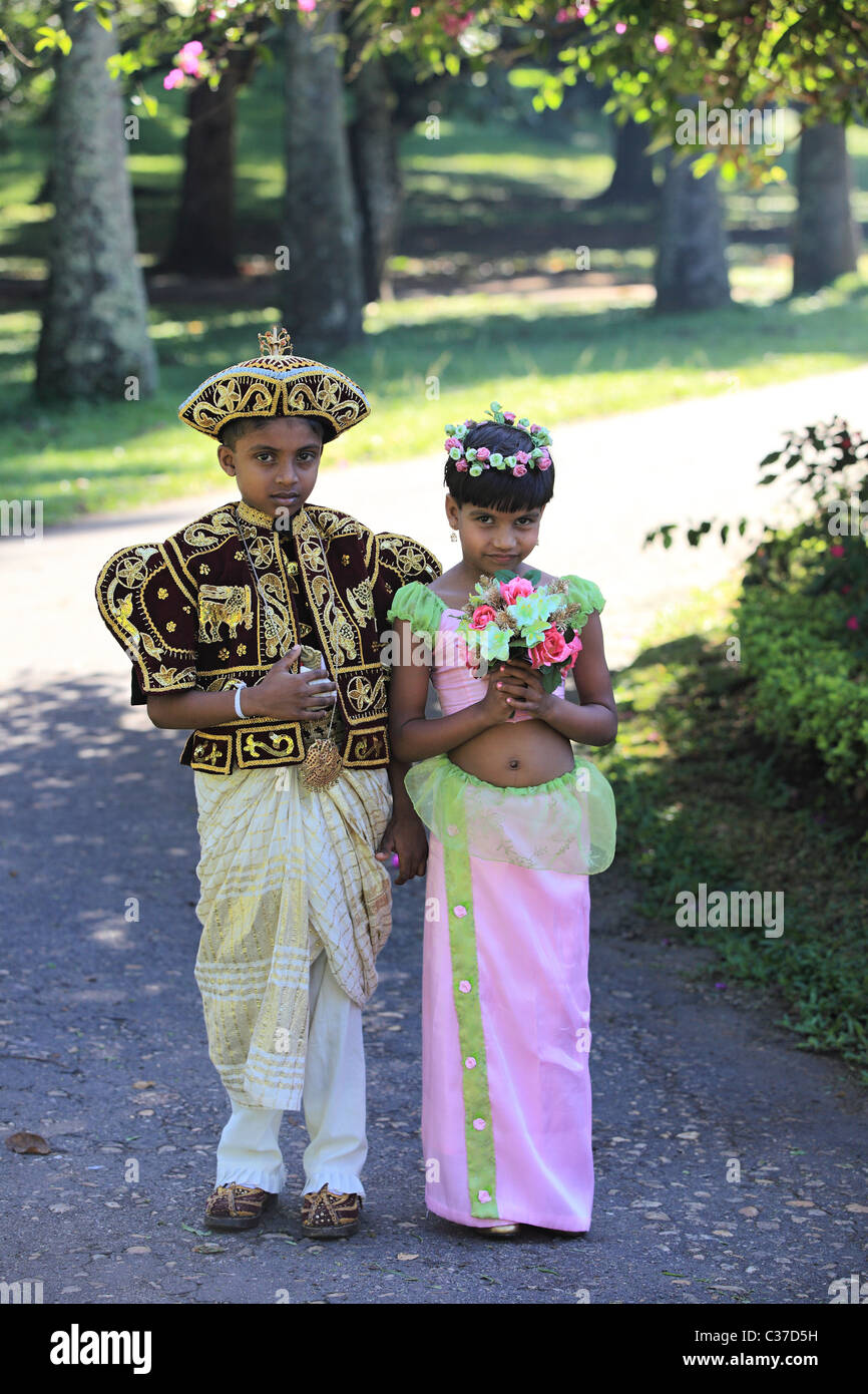 Wedding ceremony with traditional dress in Sri Lanka Asia Stock Photo -  Alamy