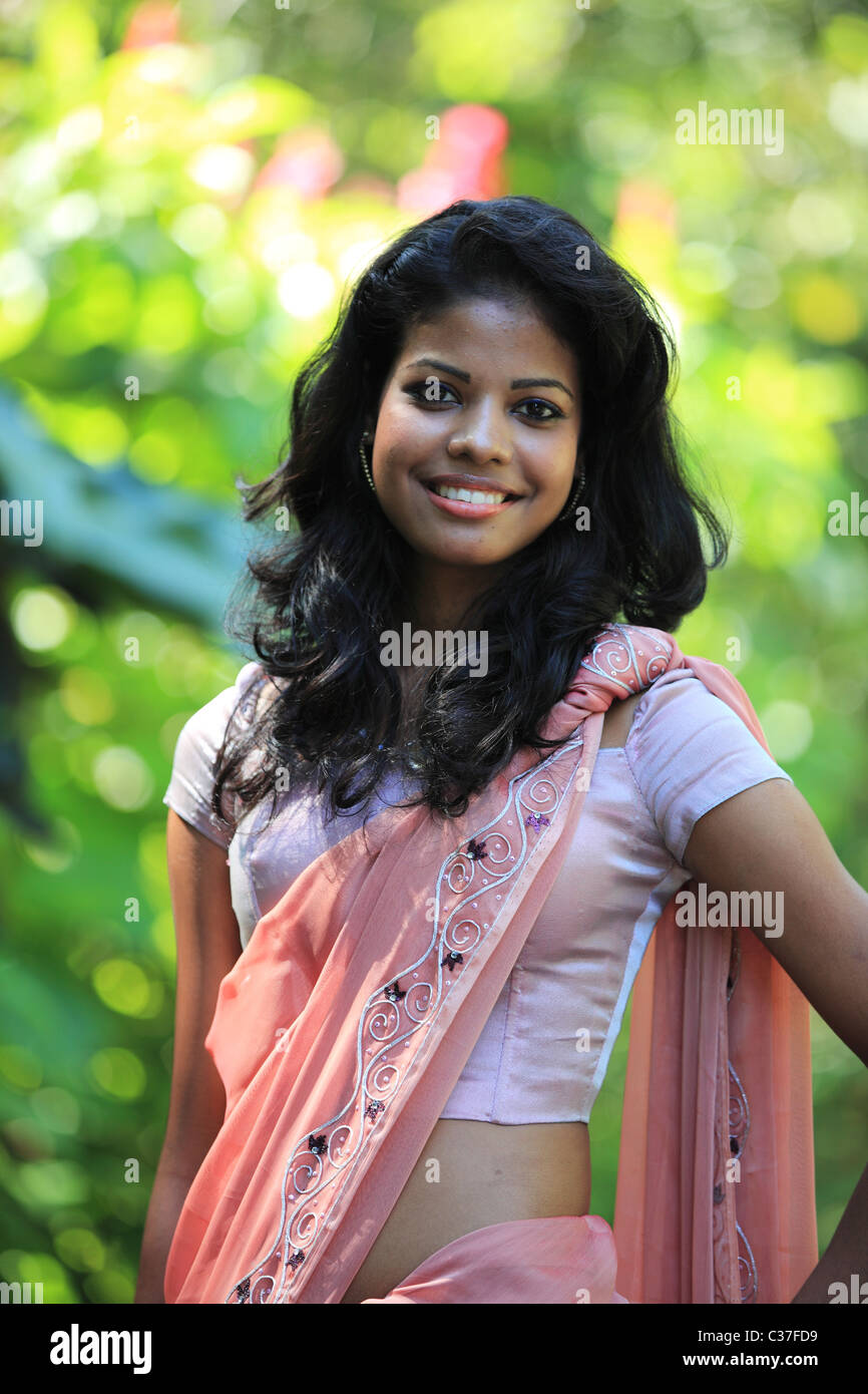 Sri lanka woman smiling hi-res stock photography and images - Alamy