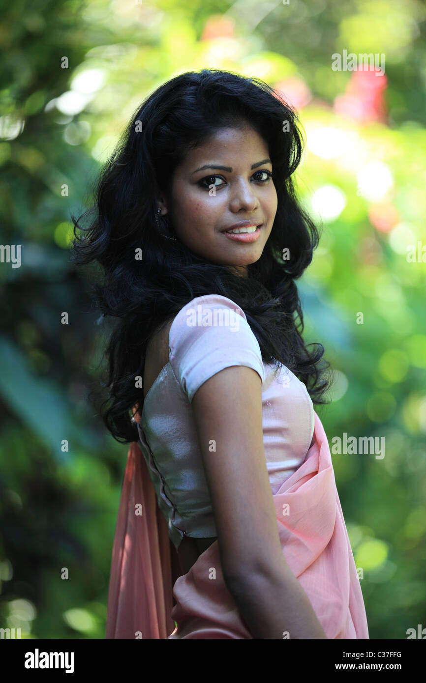 Sri lankan woman beautiful hires stock photography and images Alamy