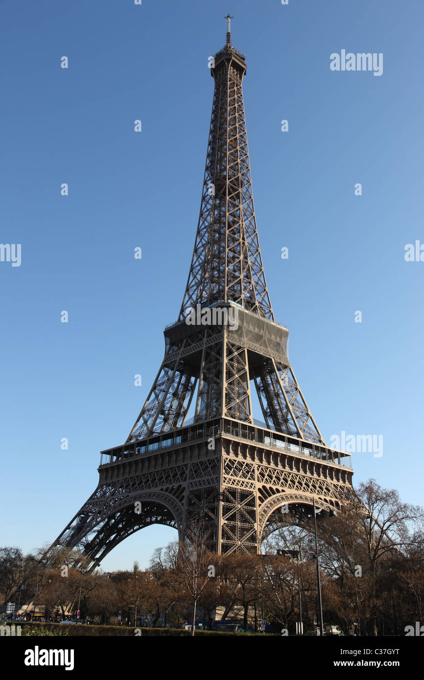 Full view of the Eiffel Tower in Paris with deep blue sky Stock Photo