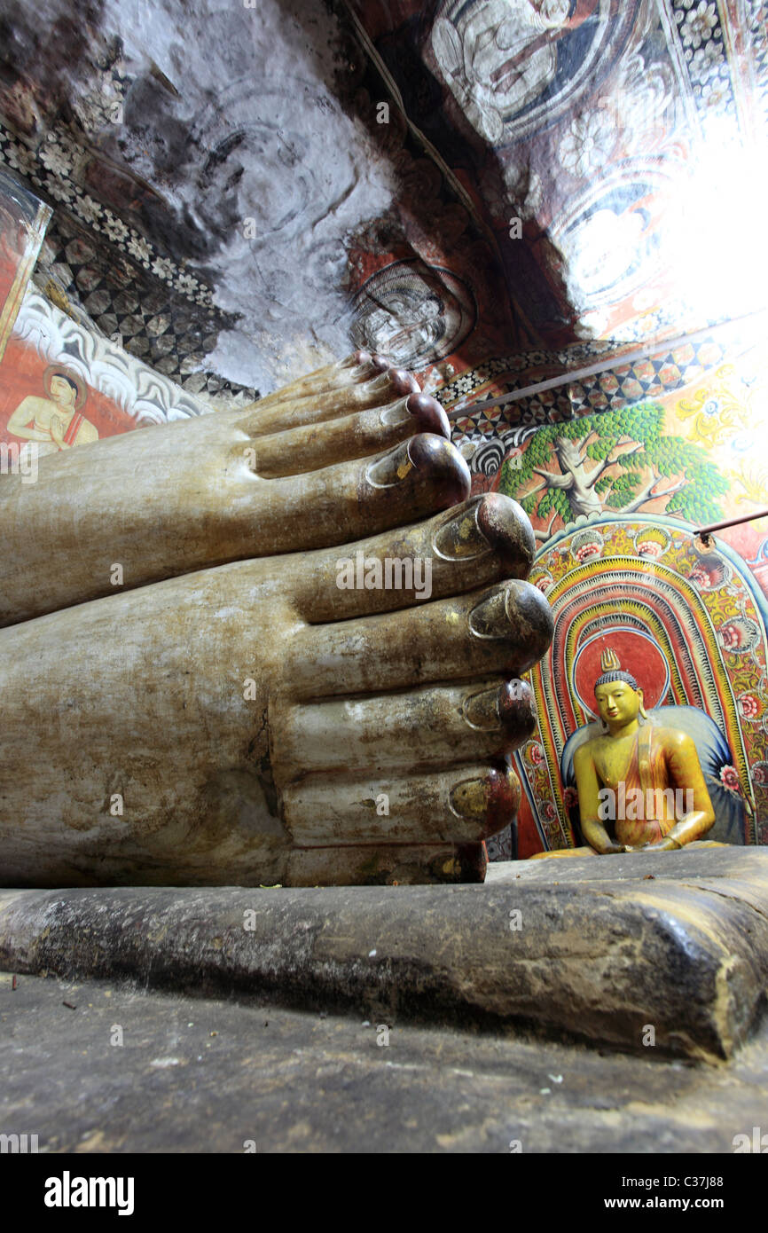 Worshiping Buddha Stock Photos & Worshiping Buddha Stock 