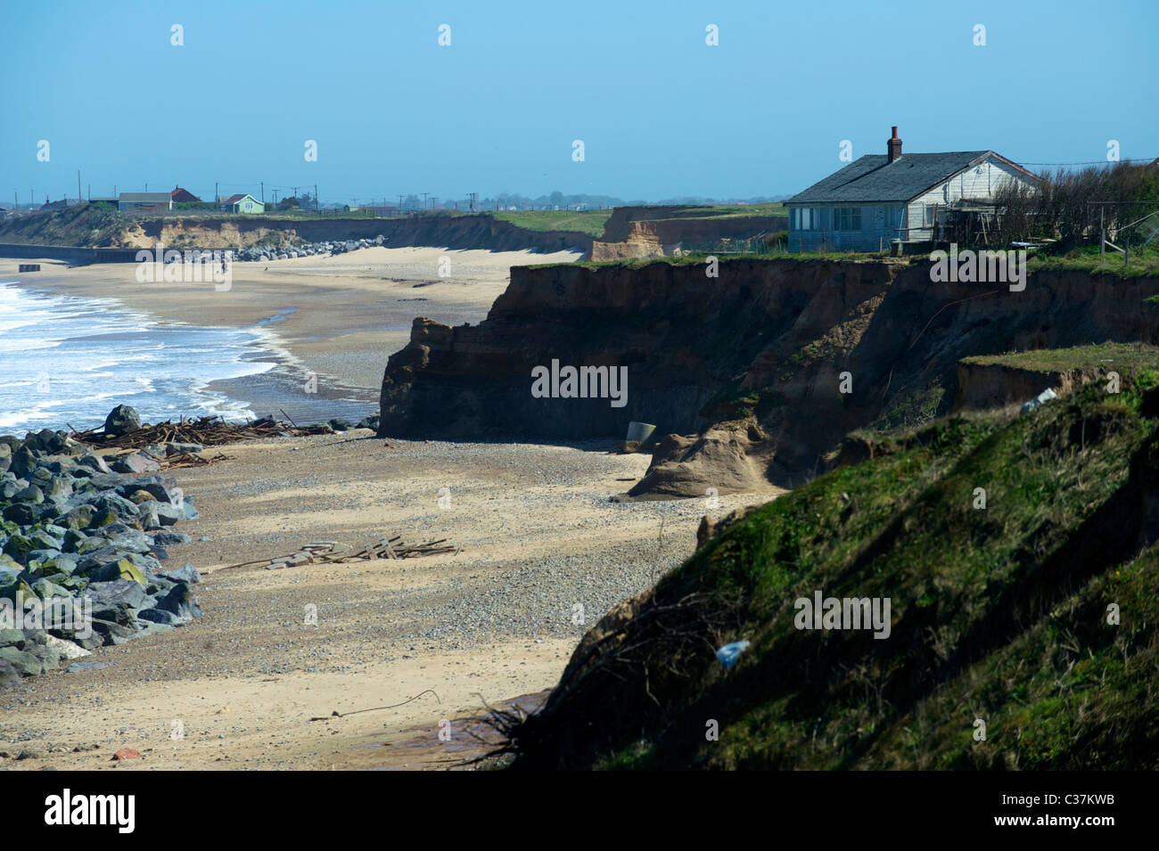 Happisburgh house cliff hi-res stock photography and images - Alamy