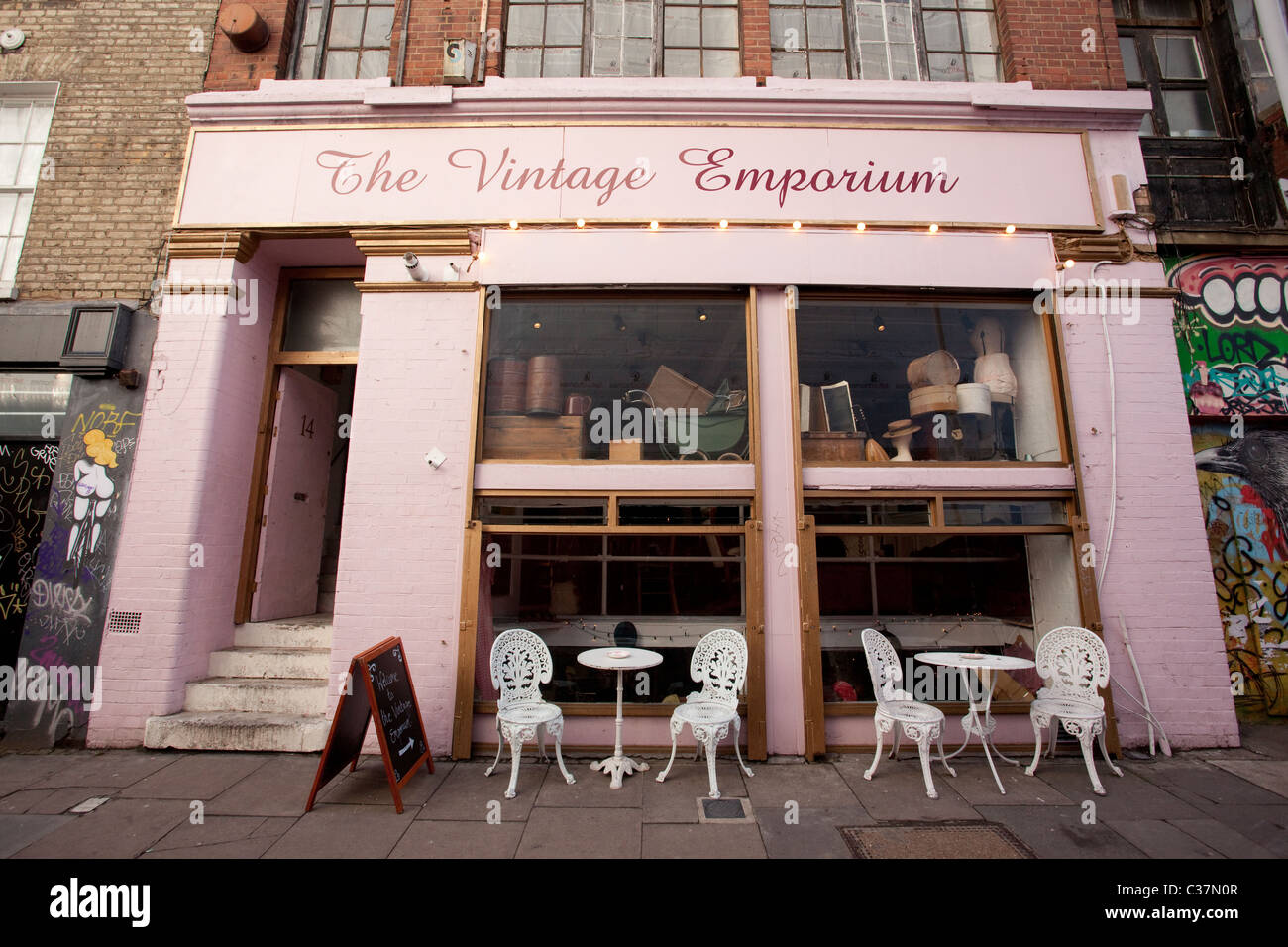 The Vintage Emporium on Bacon Street, Brick lane, London. Photo:Jeff Gilbert Stock Photo