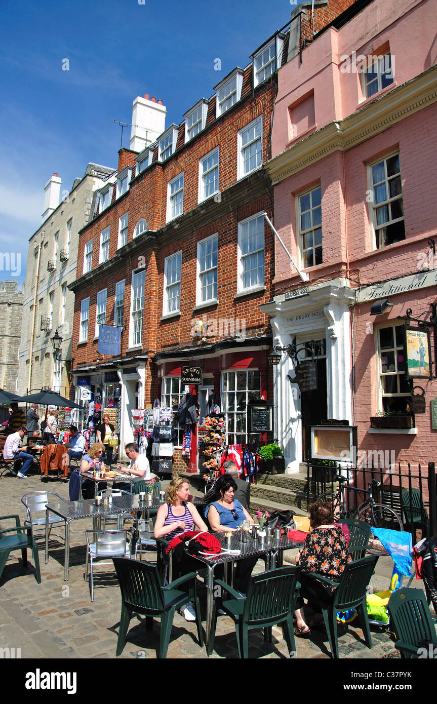 Outdoor restaurants, Church Street, Castle Hill, Windsor, Berkshire, England, United Kingdom Stock Photo