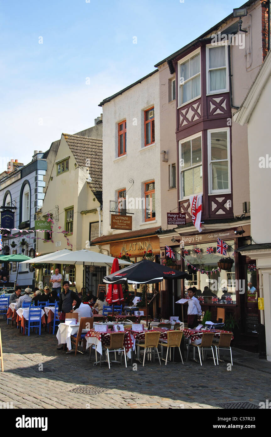 Outdoor restaurants, Castle Lane, Windsor, Berkshire, England, United Kingdom Stock Photo
