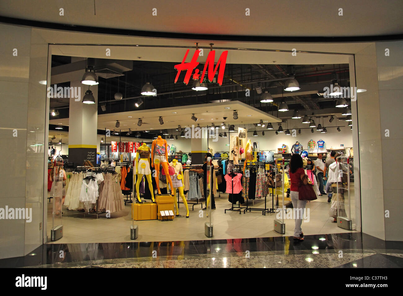 H&M Fashion Shop, Mall of the Emirates, Al Barsha, Dubai, United Arab  Emirates Stock Photo - Alamy