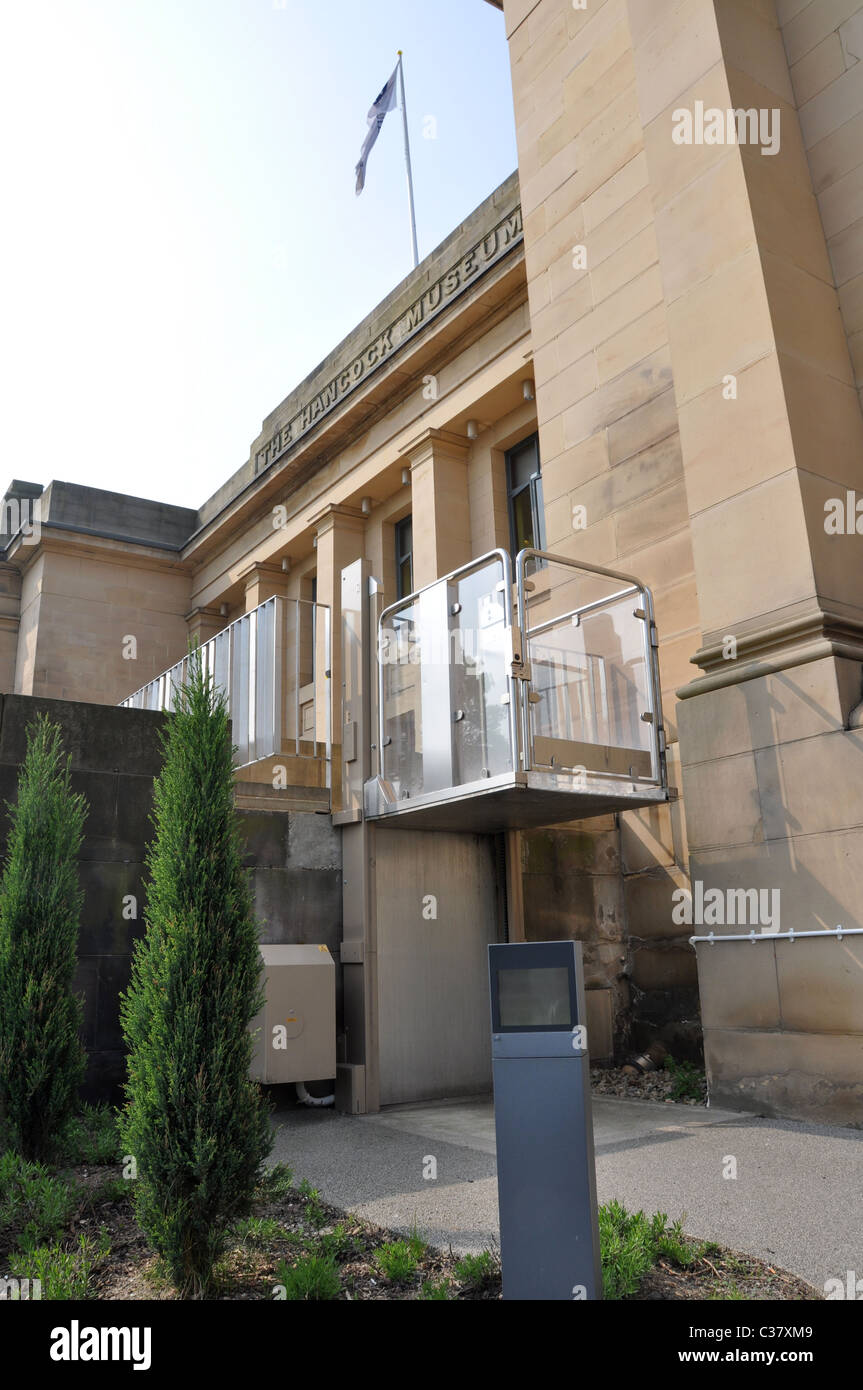 Wheelchair access museum hi-res stock photography and images - Alamy