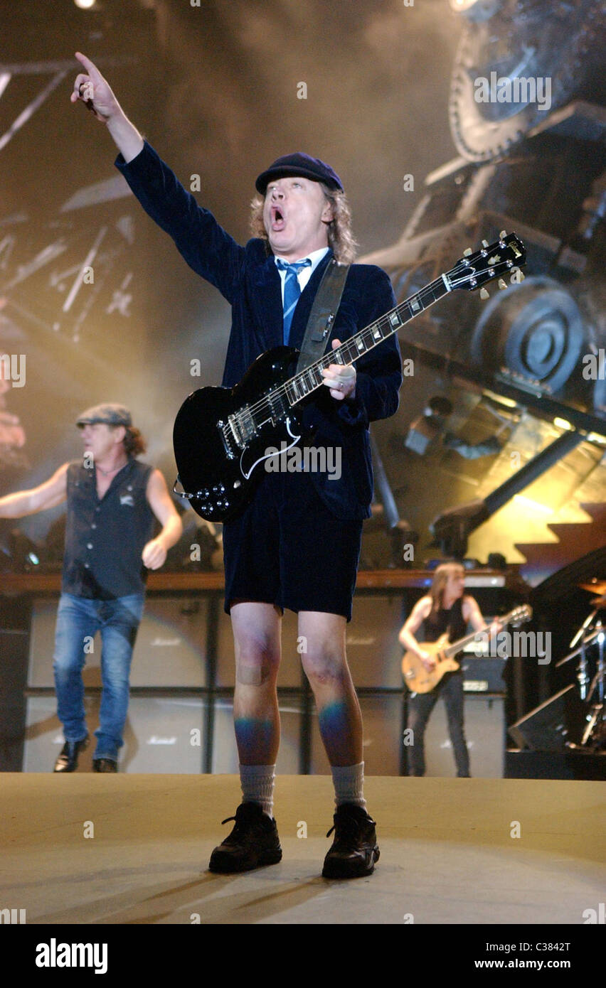 Angus young ac dc hi-res stock photography and images - Alamy