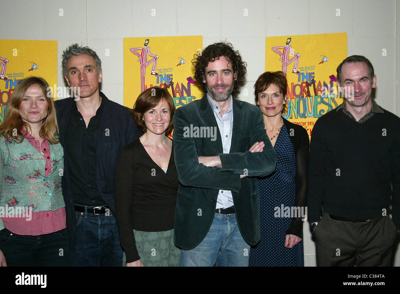 Jessica Hynes, Ben Miles, Amanda Root, Stephen Mangan, Amelia Bullmore and Paul Ritter Photocall with the cast and creative Stock Photo