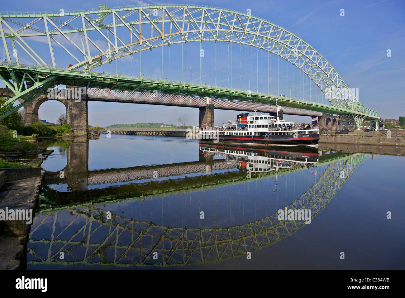 The Queensway bridge between Runcorn and Widnes on the Manchester Ship Canal. Stock Photo