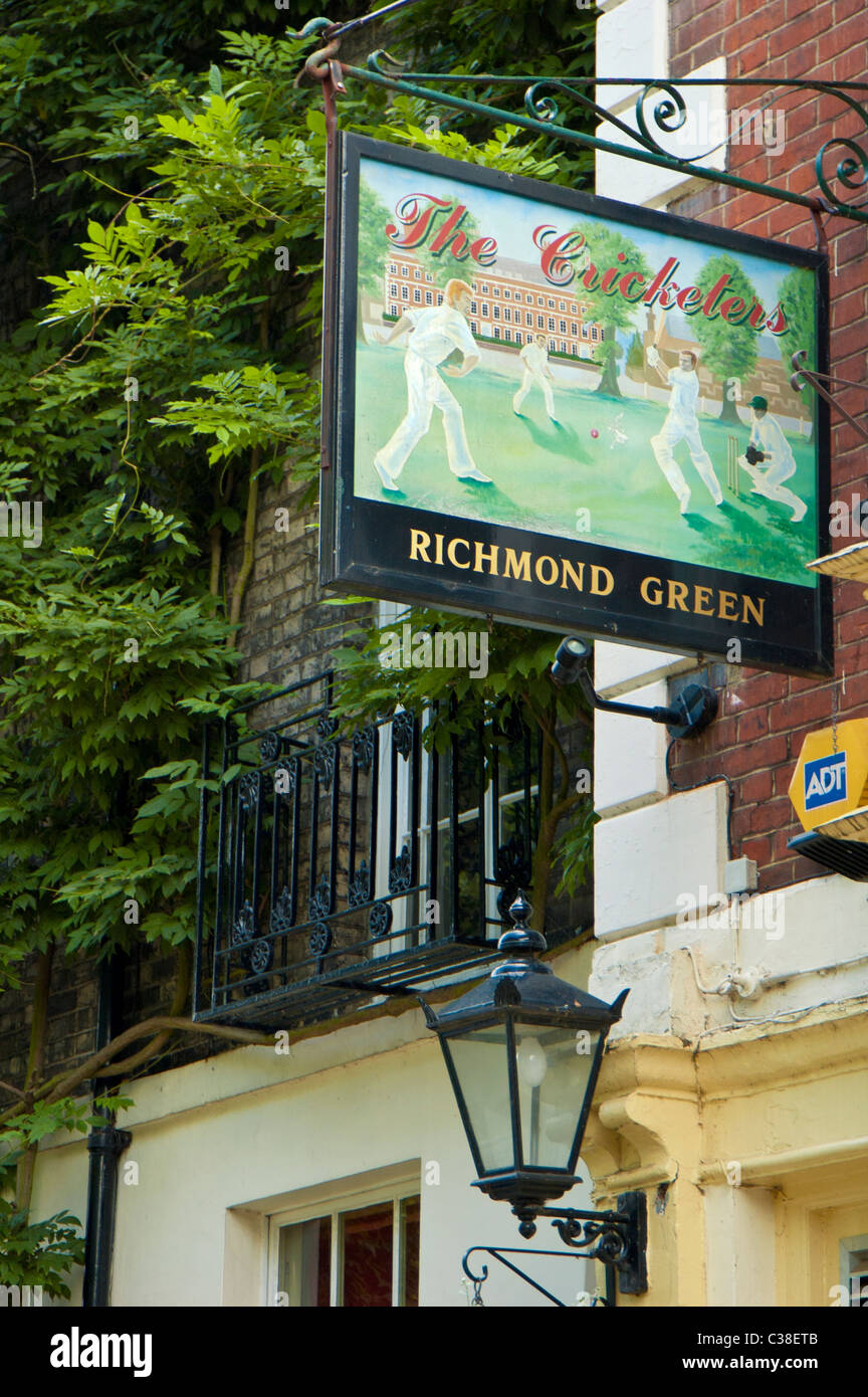Sign of a pub on Richmond Green; Schild an einem Pub in Richmond Stock Photo