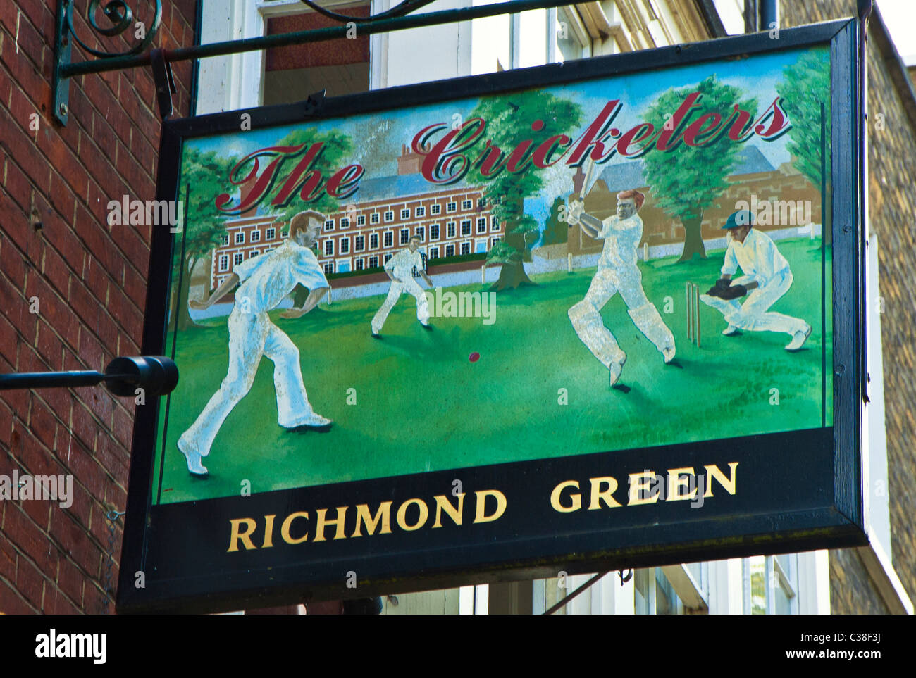 Sign of a pub on Richmond Green; Pubschild in Richmond am Green Stock Photo