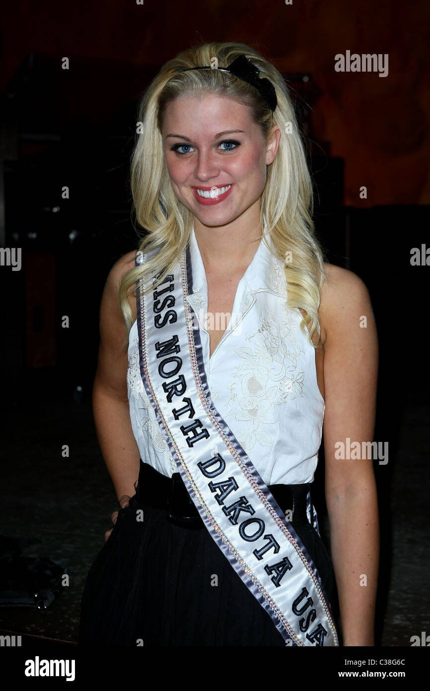 Kelse Erickson, Miss North Dakota 2009 Miss USA contestants attend