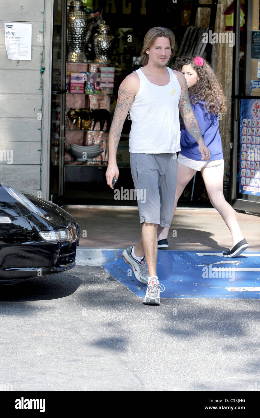 Sean Stewart goes to the Beverly Glen Deli Los Angeles, California - 25