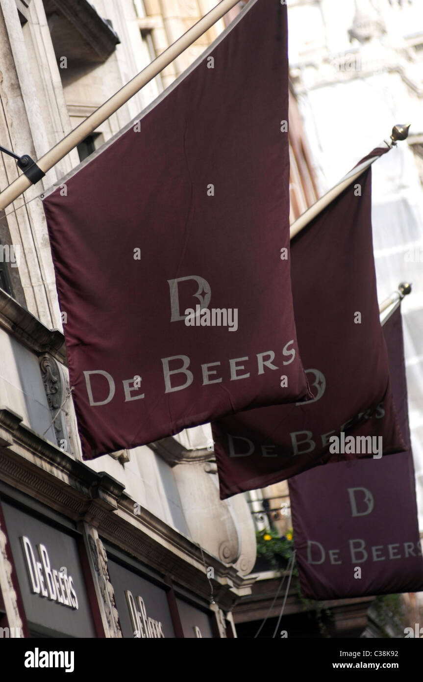 Exterior of a De Beers jewelry store in London Stock Photo Alamy