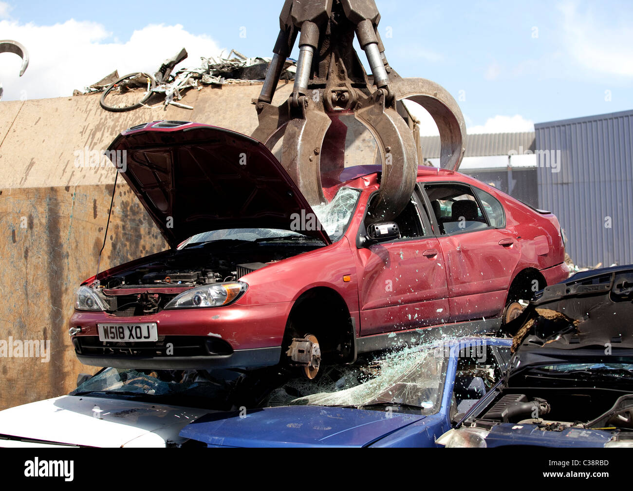Nissan car picked up crane hi-res stock photography and images - Alamy